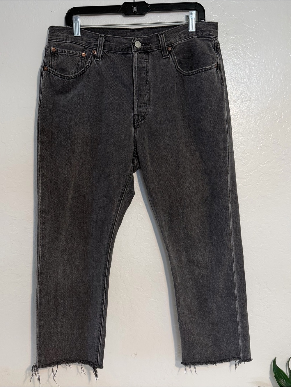 Levis 501 Jeans Womens 32x26” Button Fly Raw Hem Classic Ankle Jeans, dark gray